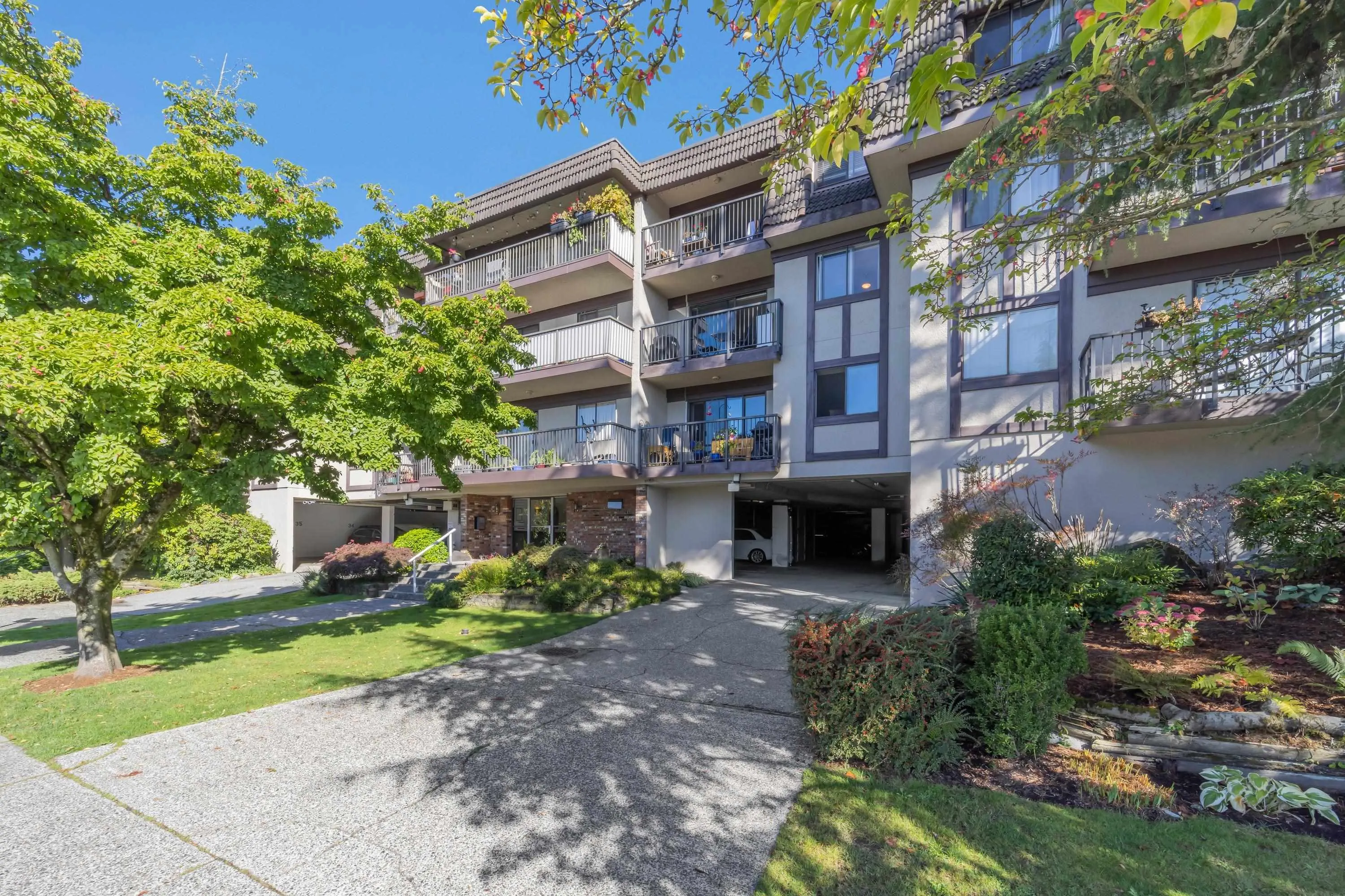 252 W 2nd Street #205