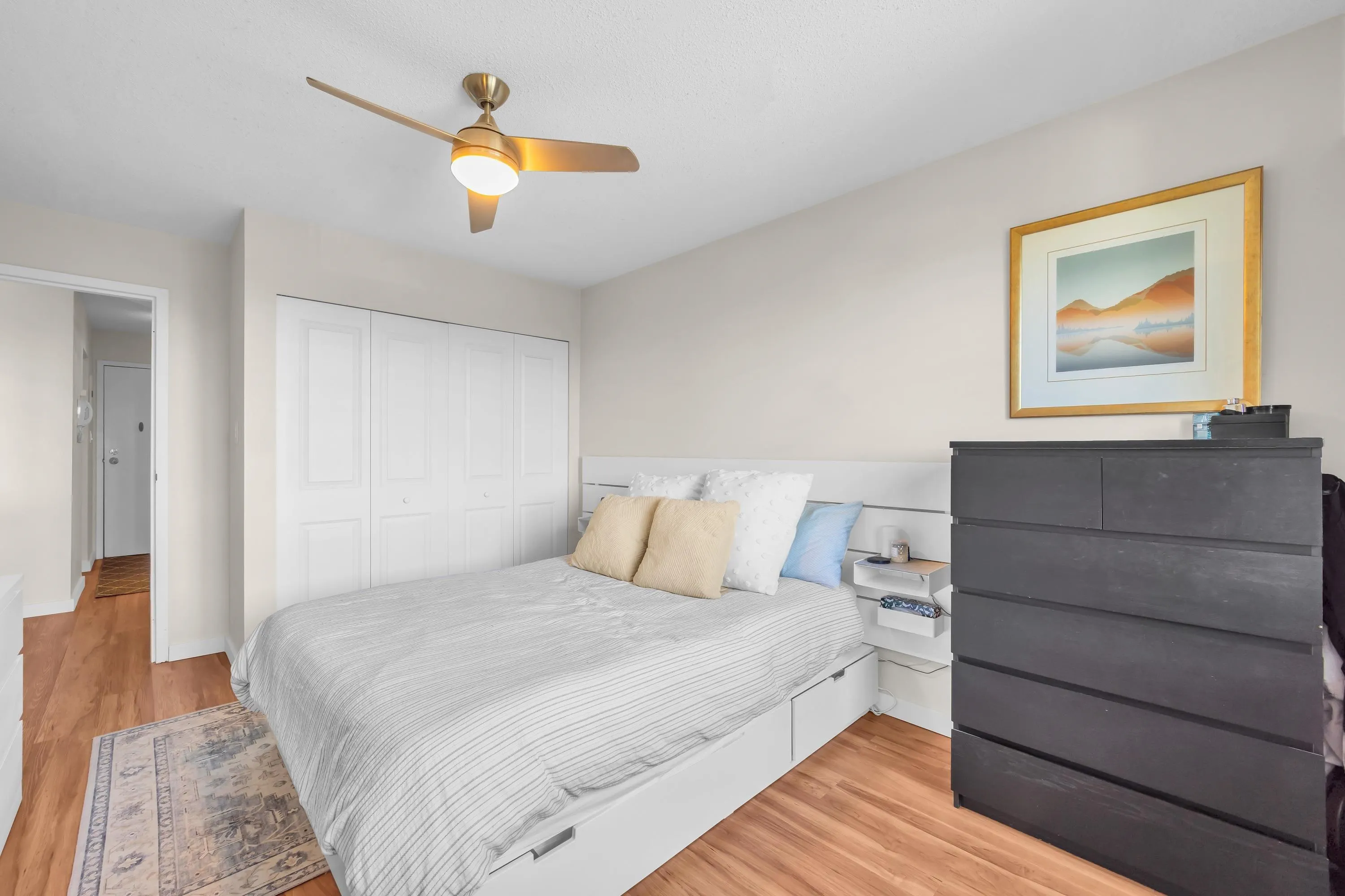 252 W 2nd Street #205