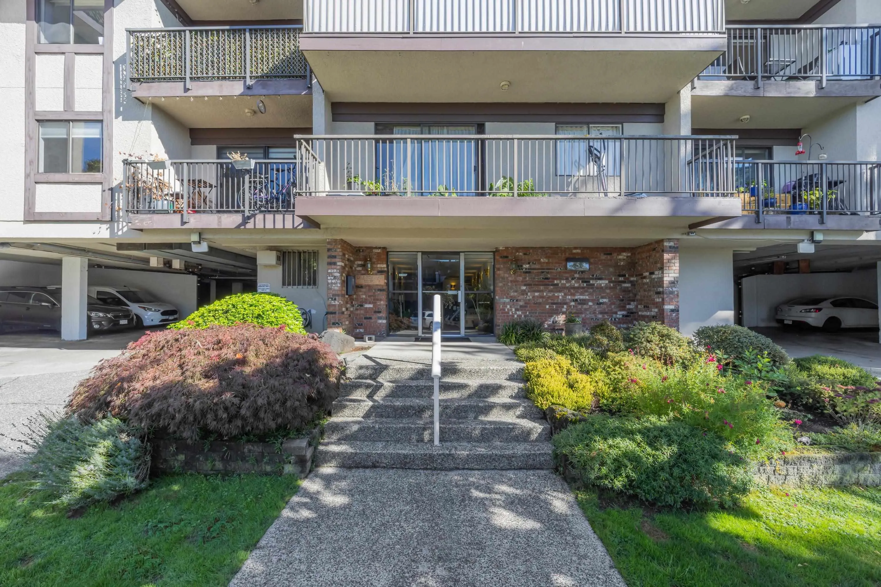 252 W 2nd Street #205