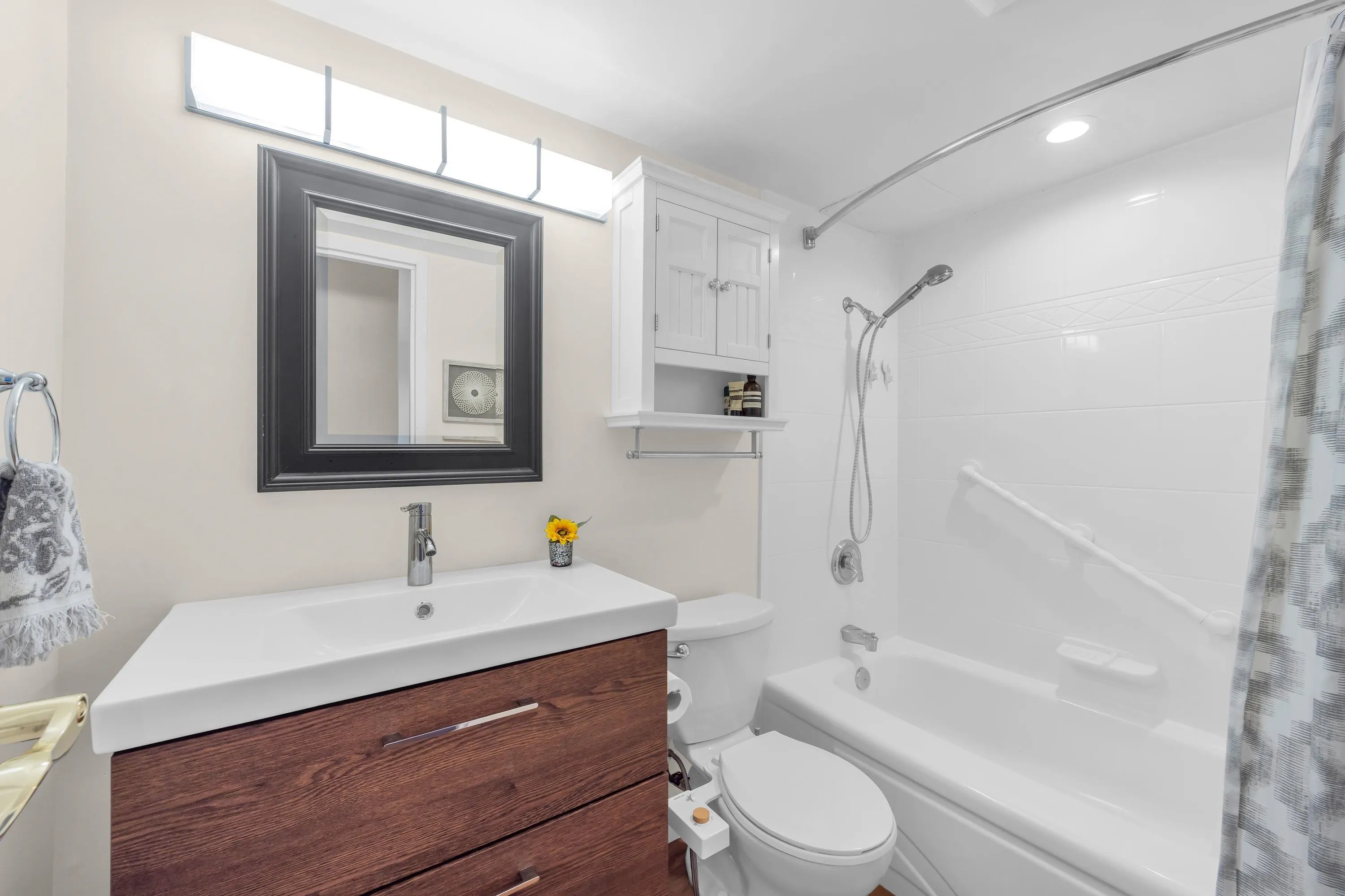 252 W 2nd Street #205
