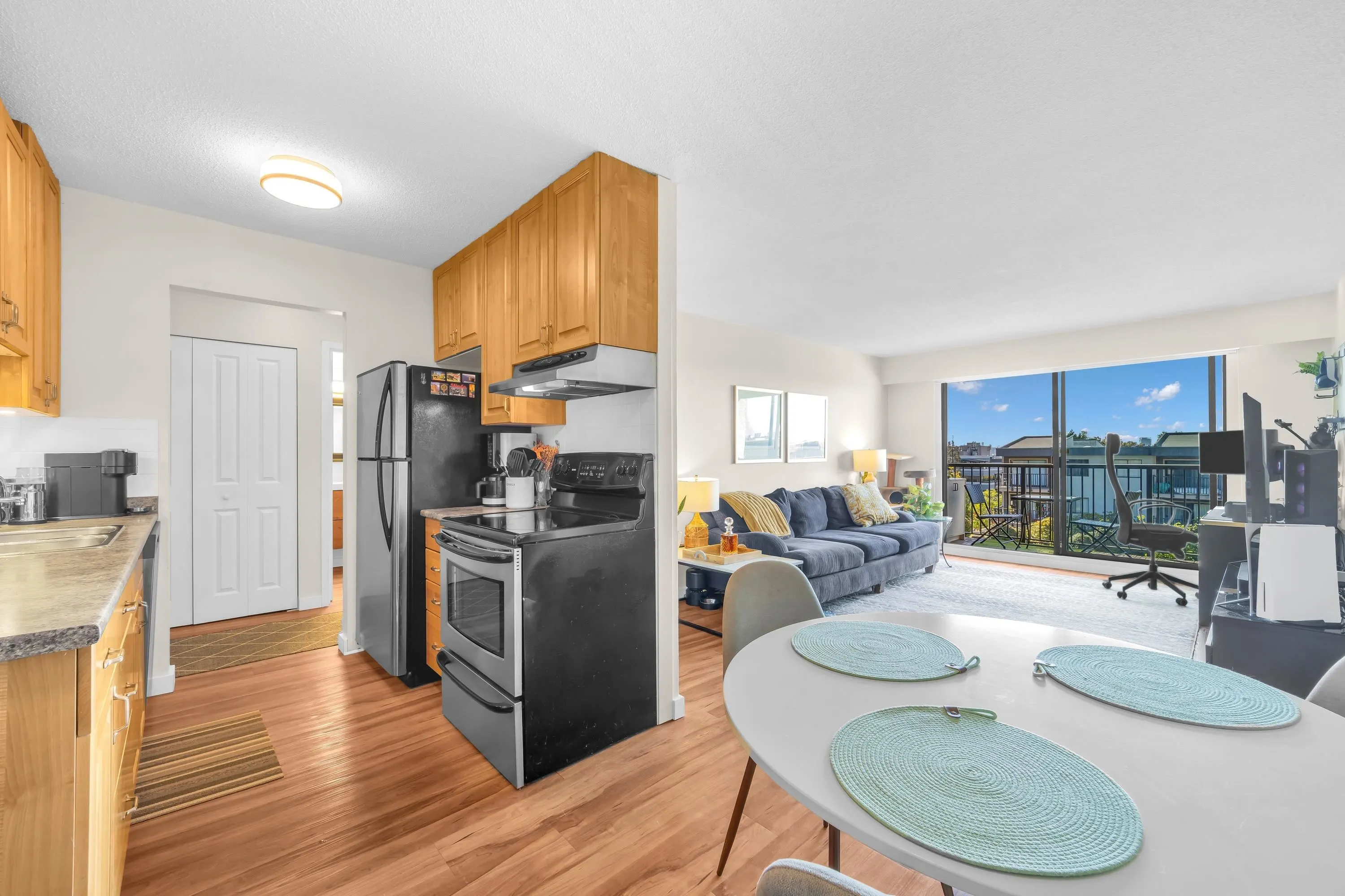 252 W 2nd Street #205