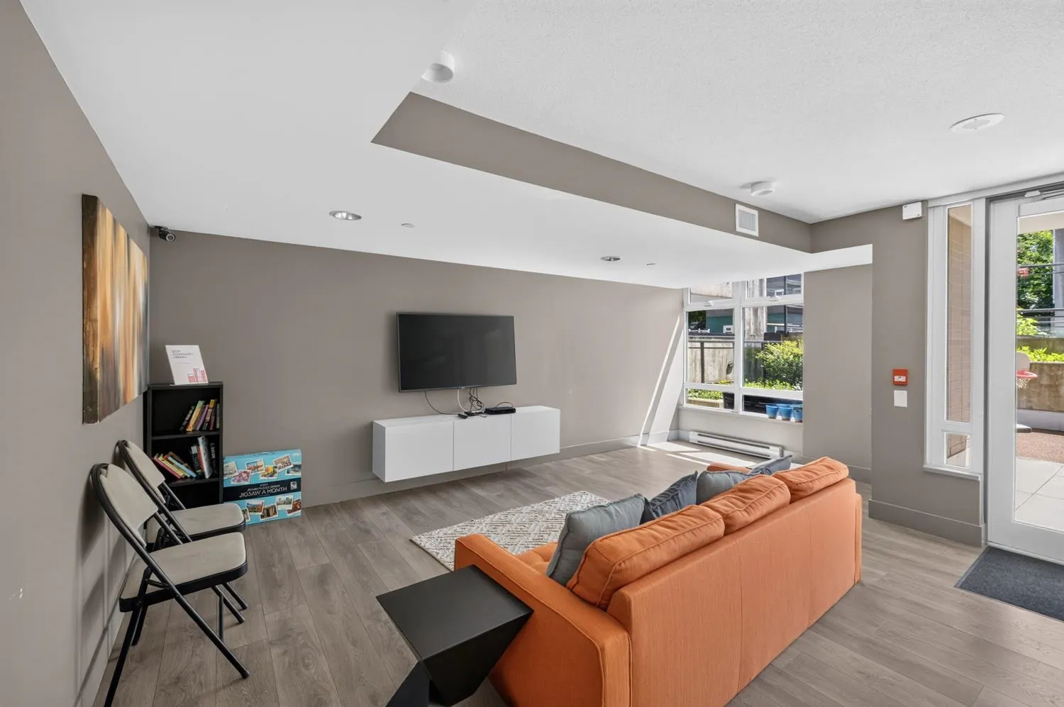 238 W Broadway #509