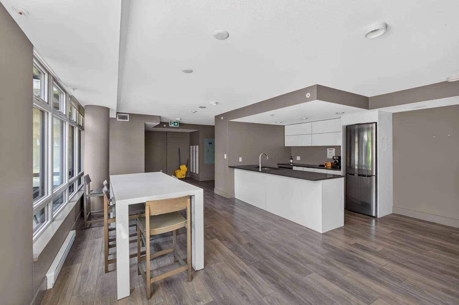238 W Broadway #509