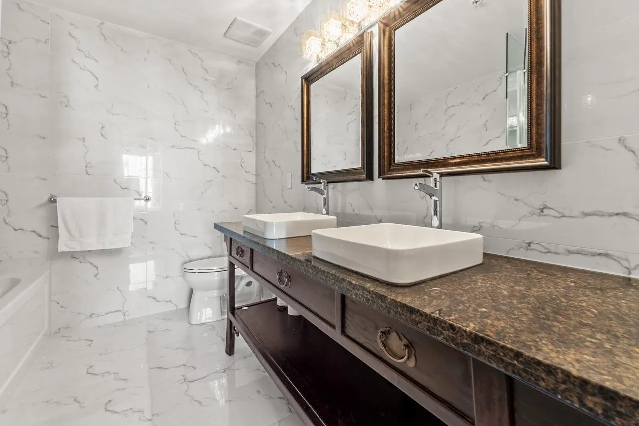1239 W Georgia Street #2001
