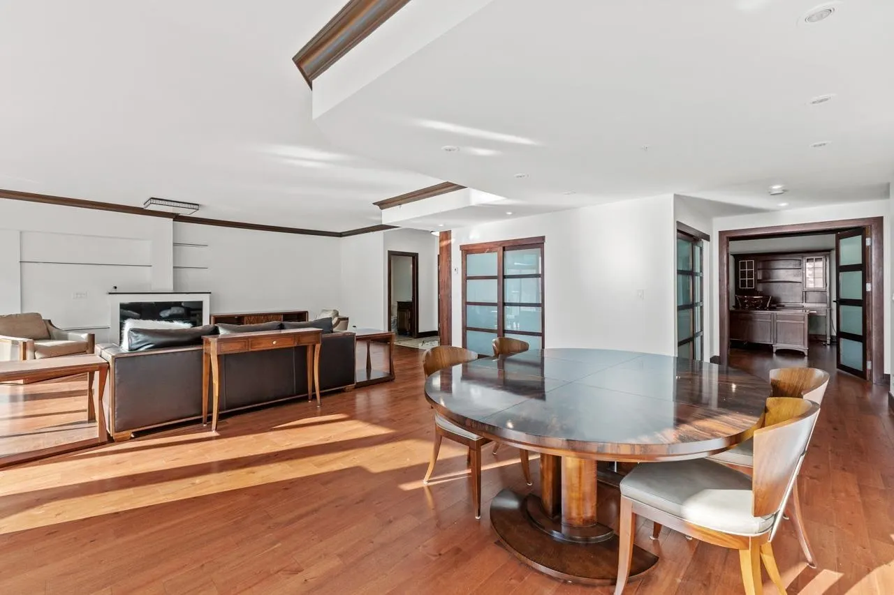 1239 W Georgia Street #2001