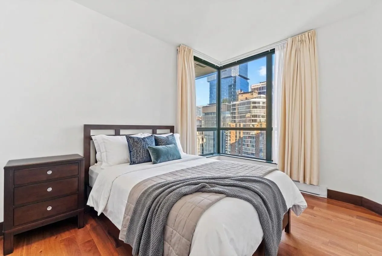 1239 W Georgia Street #2001