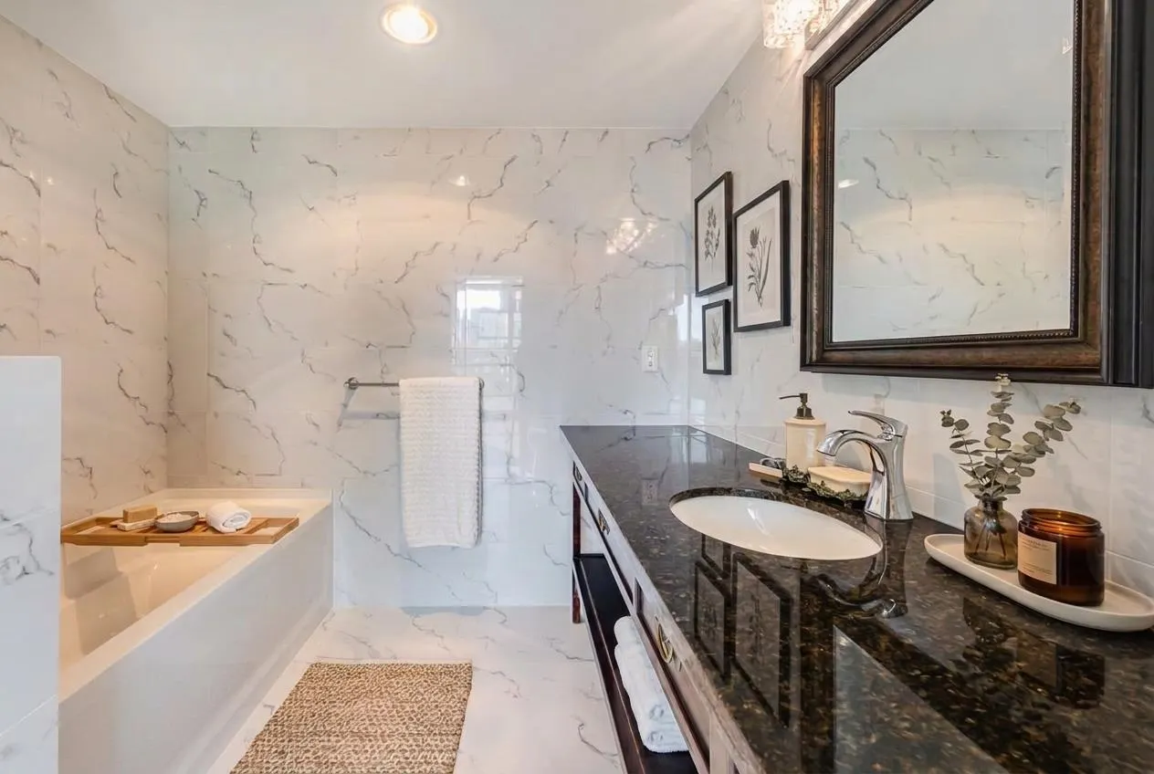 1239 W Georgia Street #2001