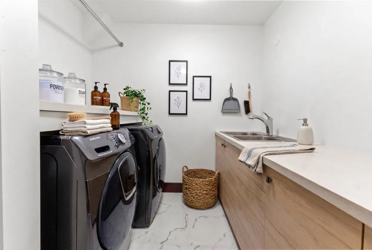1239 W Georgia Street #2001