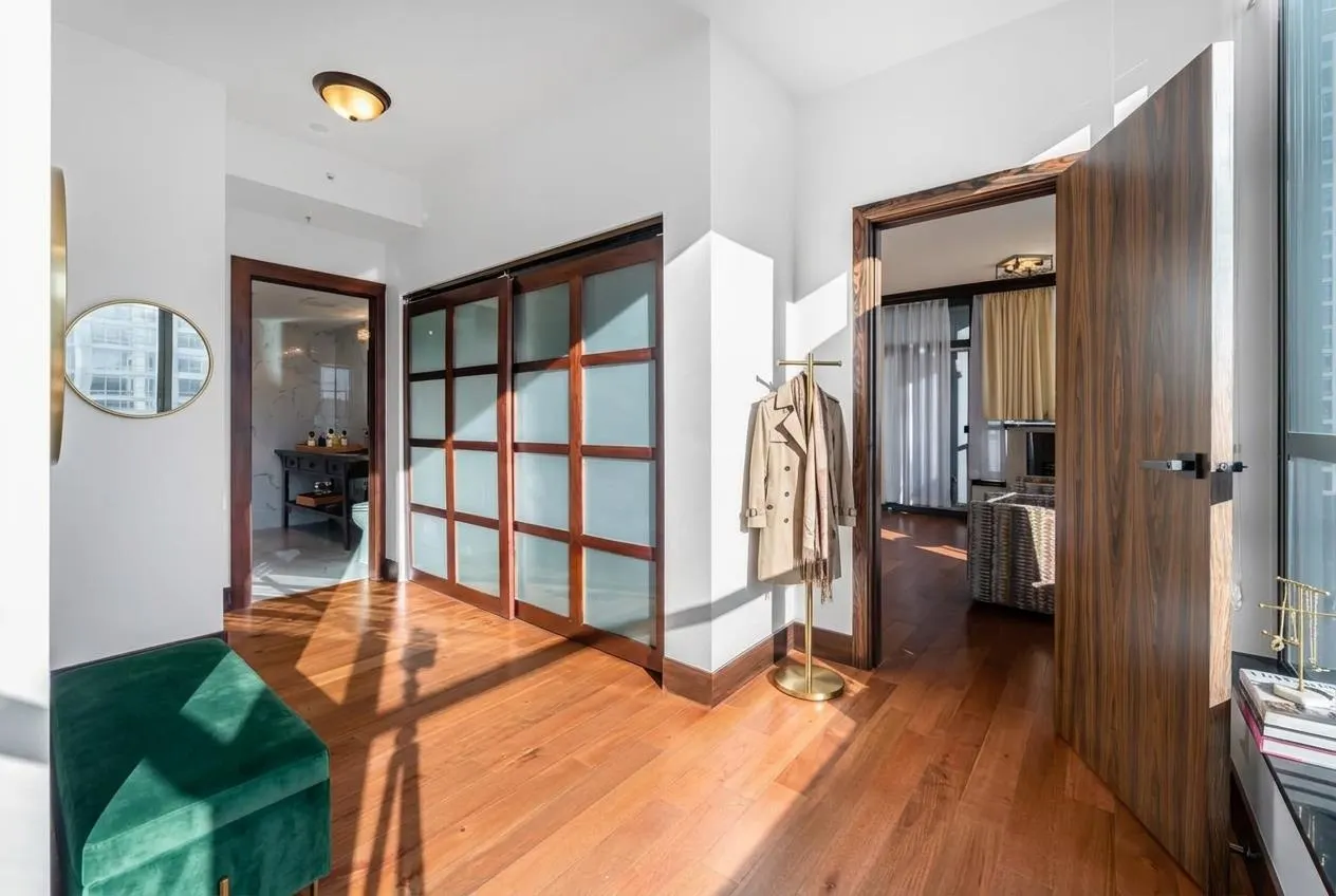 1239 W Georgia Street #2001