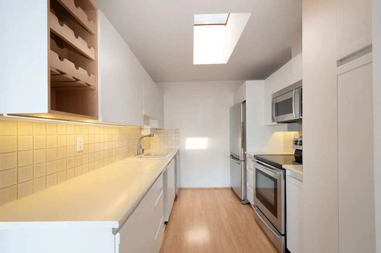 2274 Folkestone Way #210