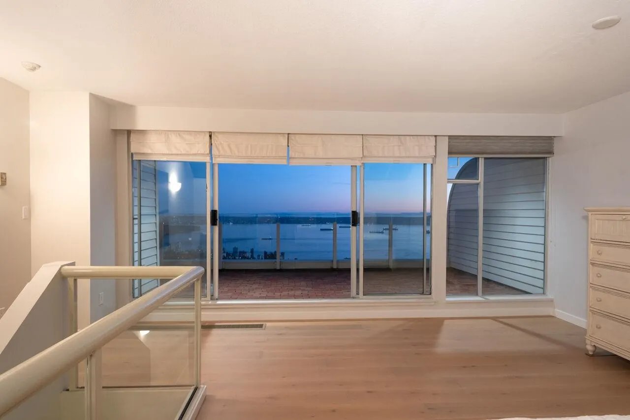 2274 Folkestone Way #210