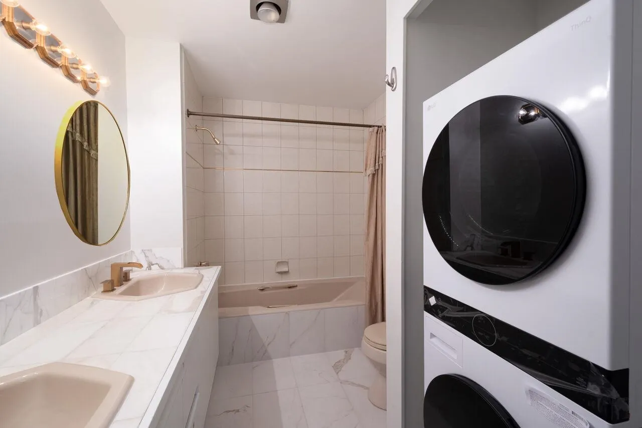 2274 Folkestone Way #210