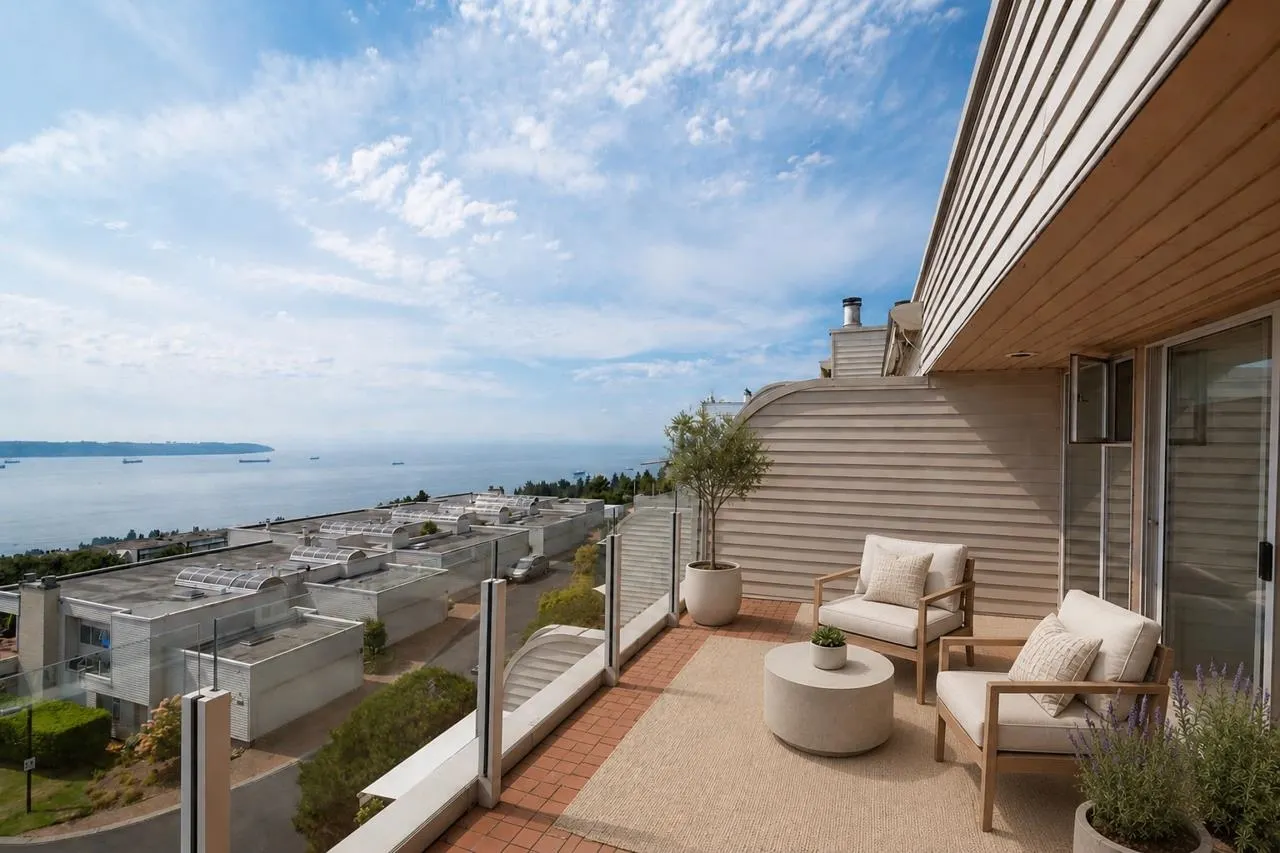 2274 Folkestone Way #210