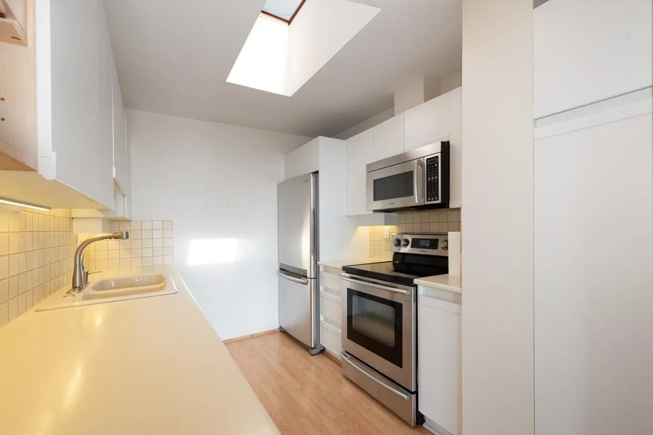 2274 Folkestone Way #210
