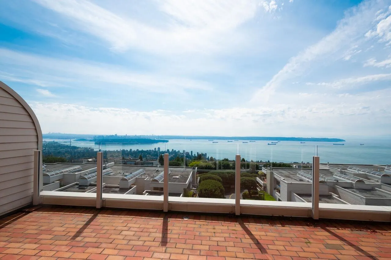 2274 Folkestone Way #210