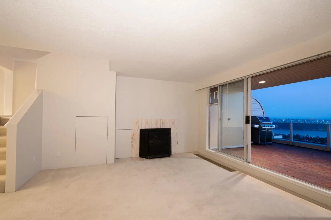 2274 Folkestone Way #210