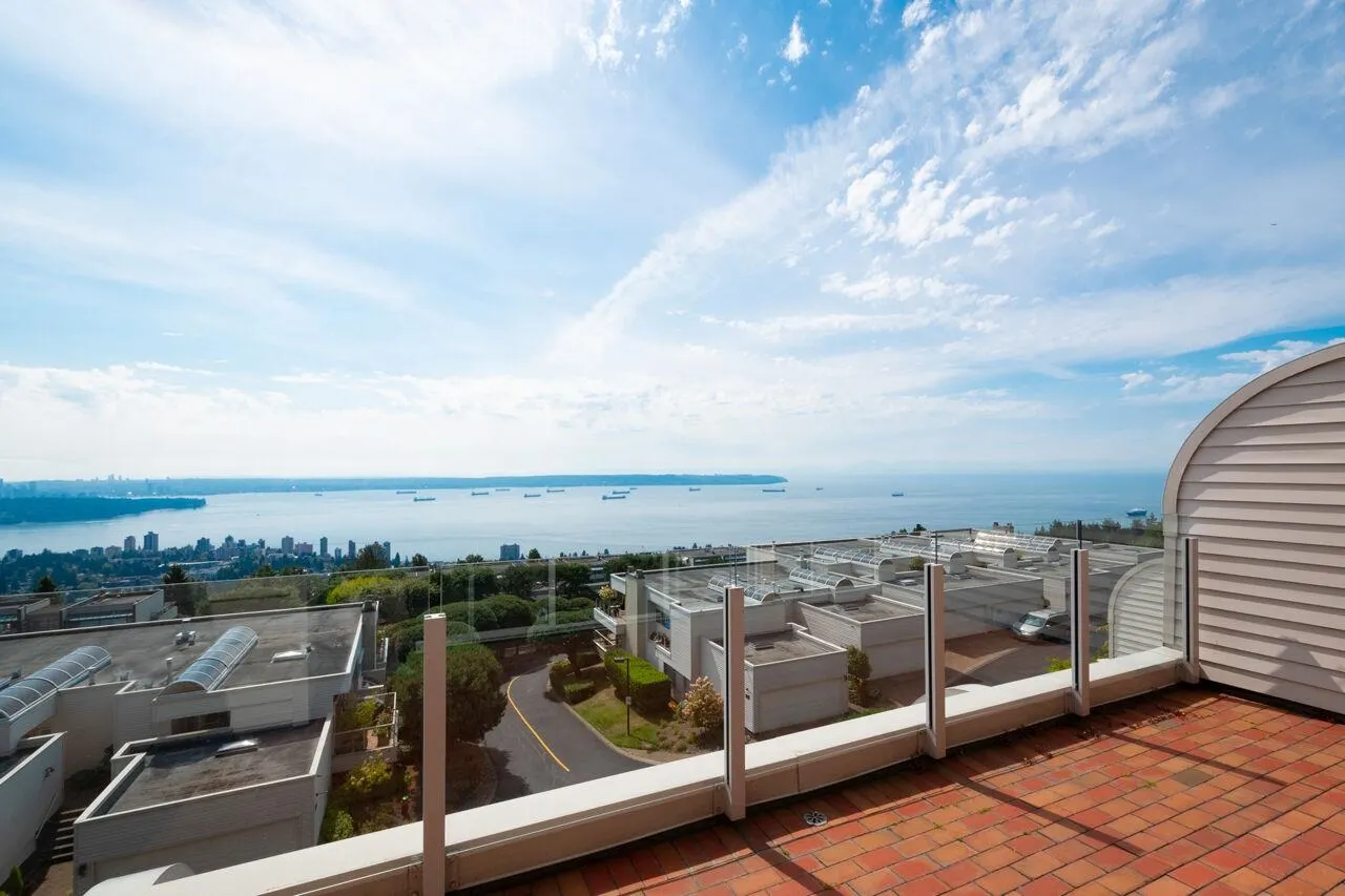 2274 Folkestone Way #210