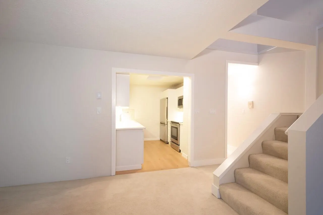 2274 Folkestone Way #210