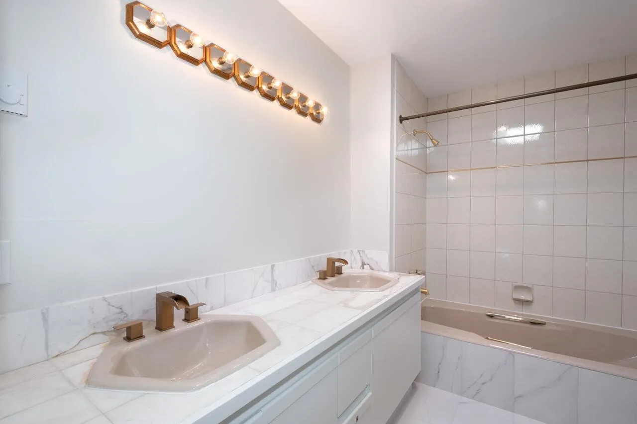 2274 Folkestone Way #210
