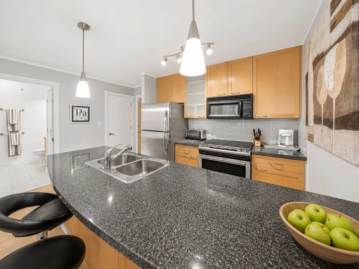 989 Richards Street #605