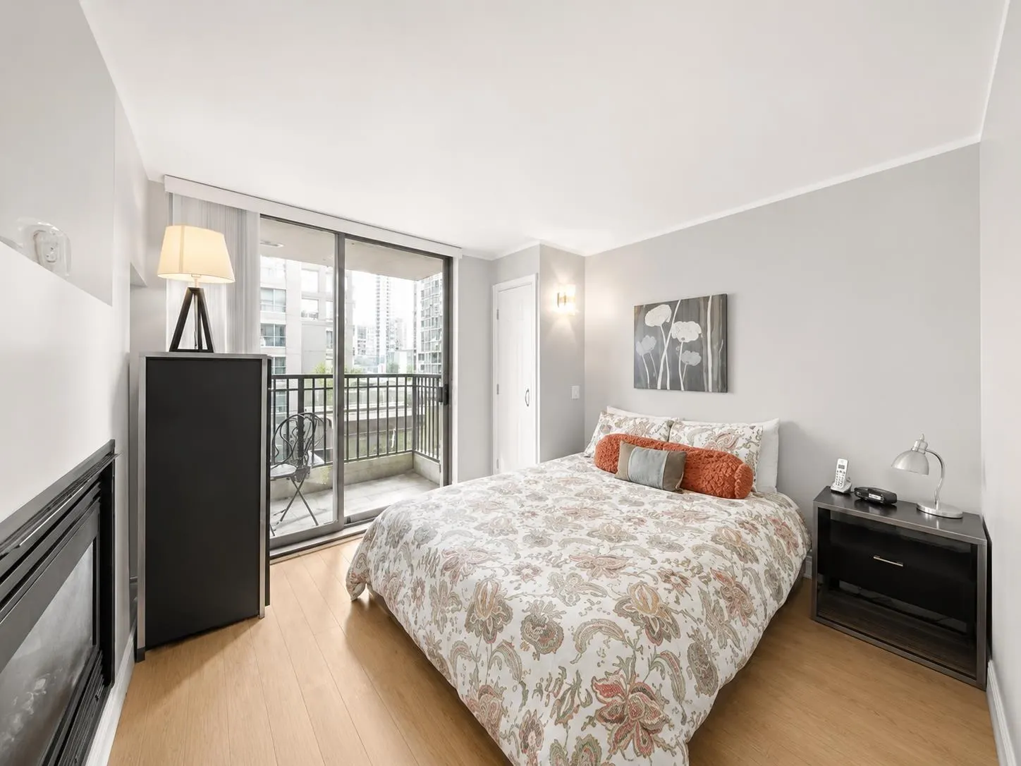 989 Richards Street #605