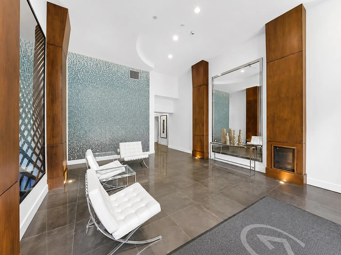 989 Richards Street #605