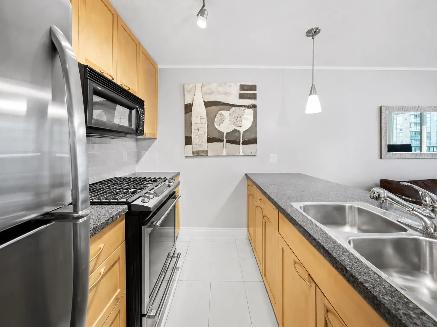 989 Richards Street #605