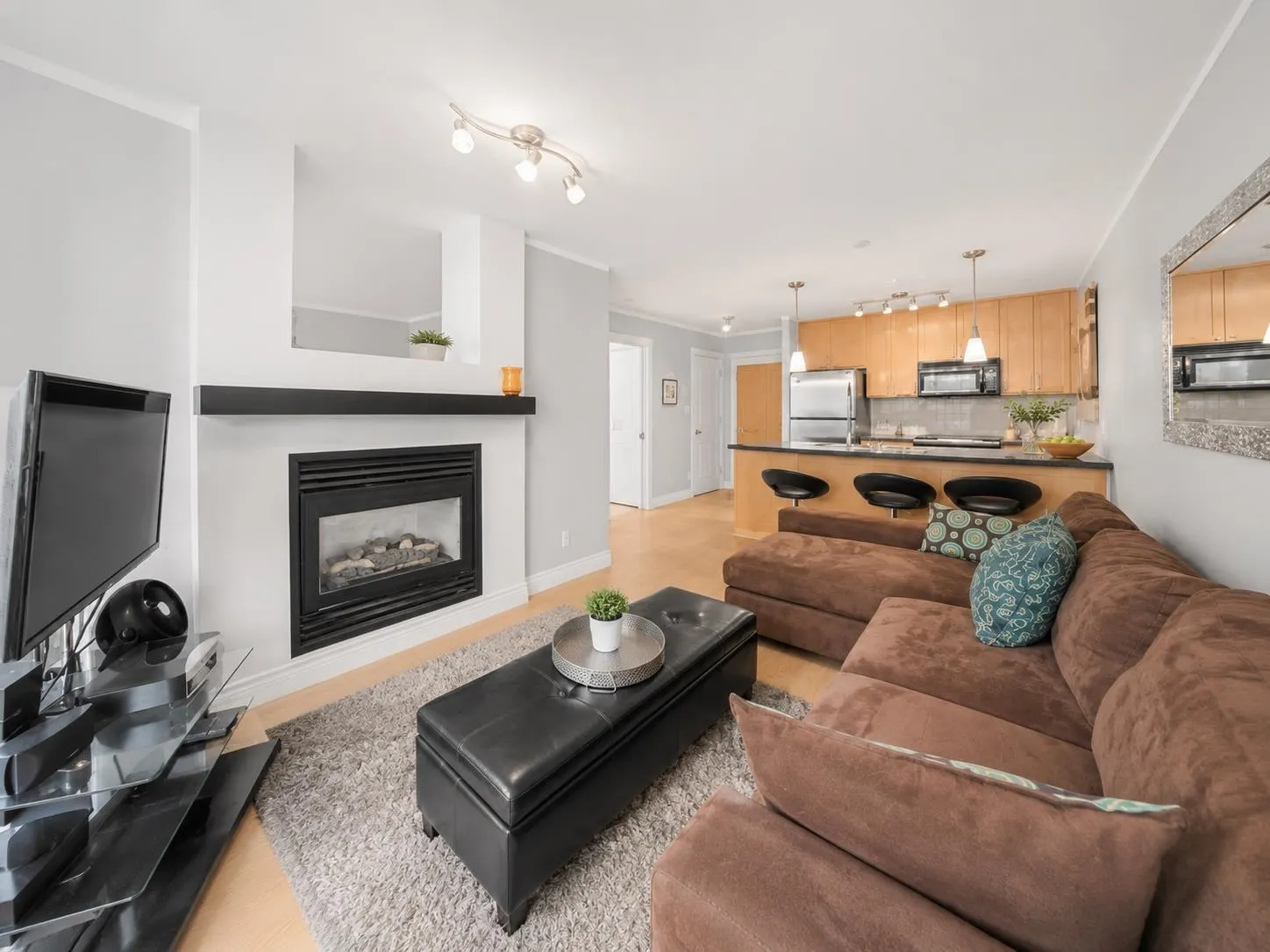 989 Richards Street #605