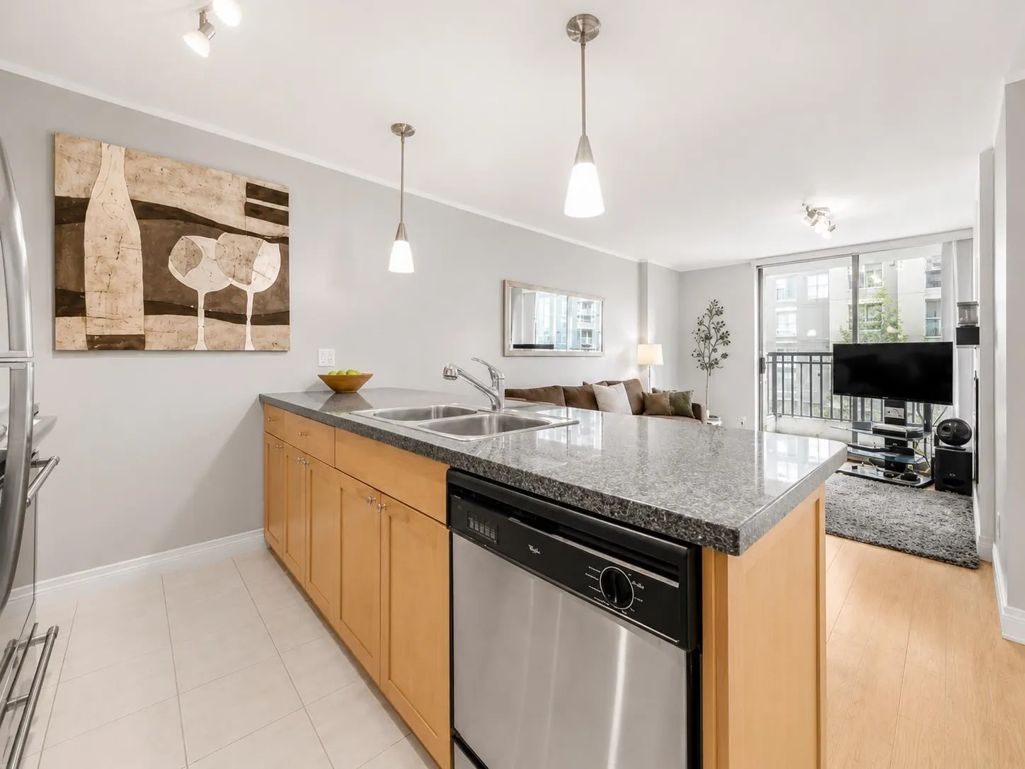 989 Richards Street #605