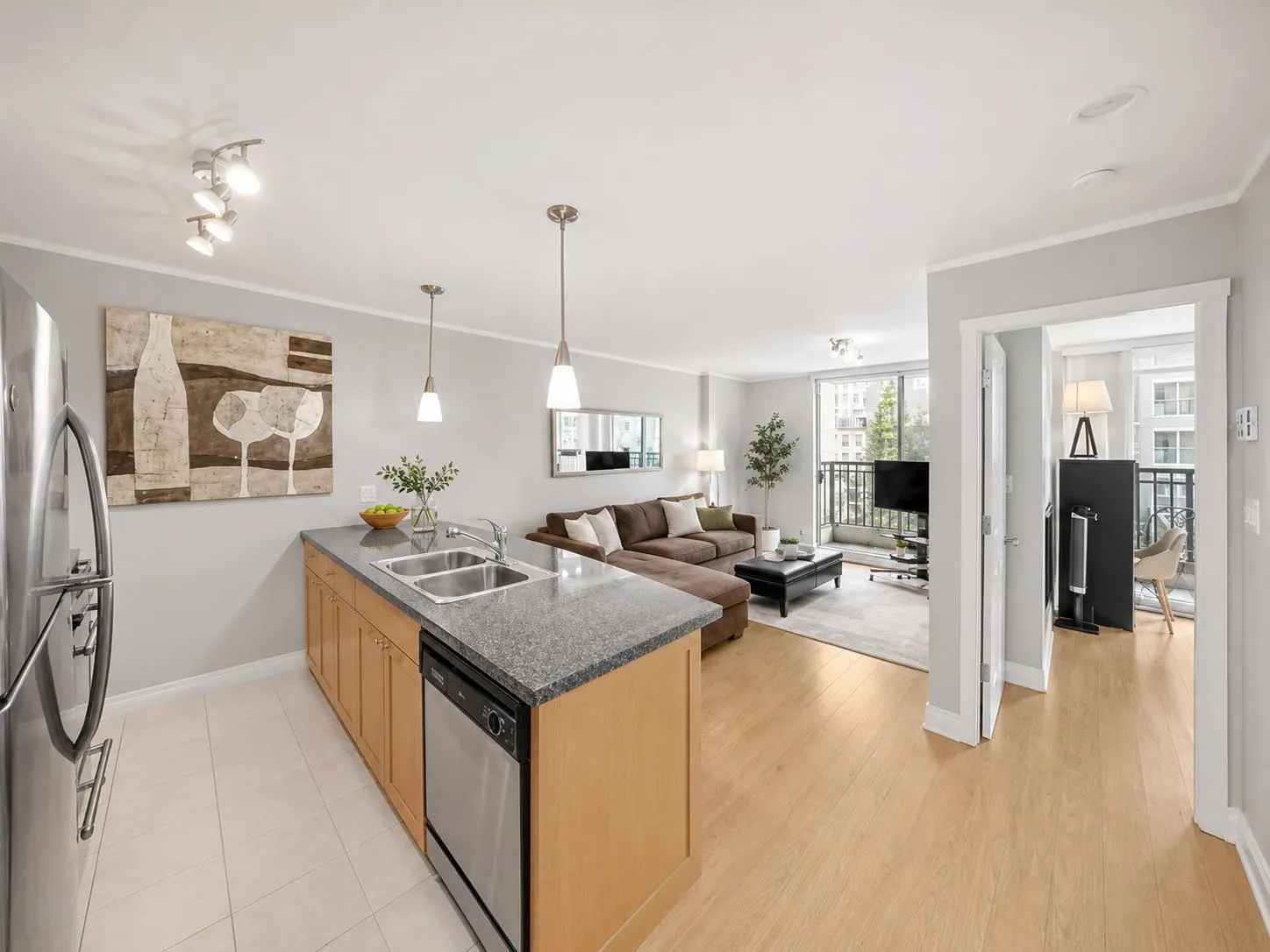 989 Richards Street #605