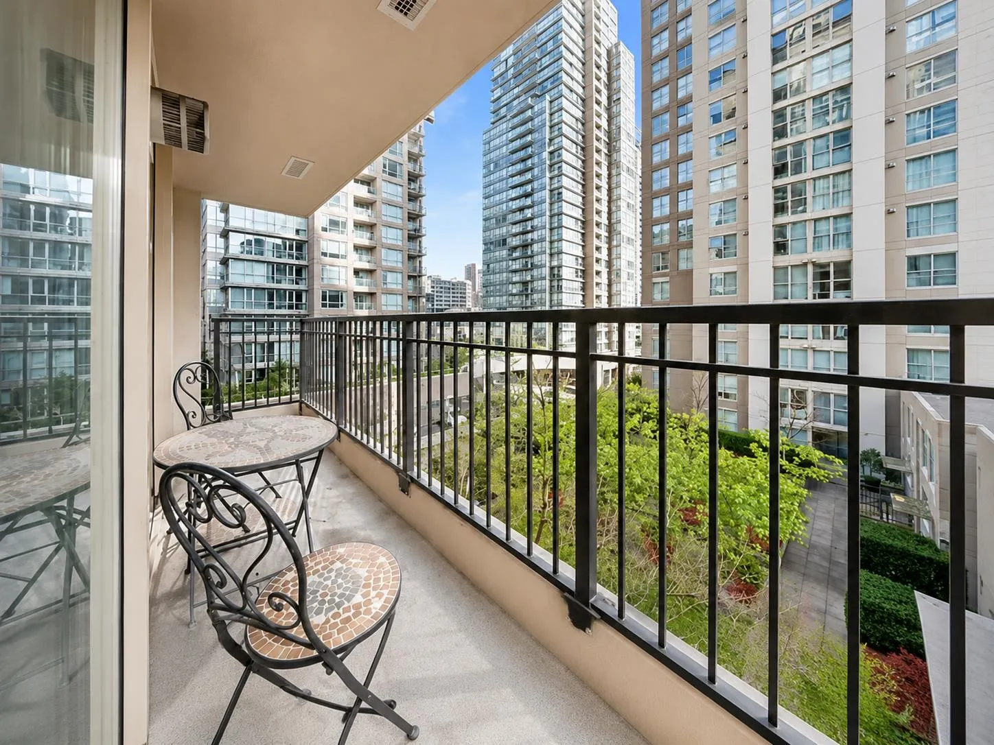 989 Richards Street #605
