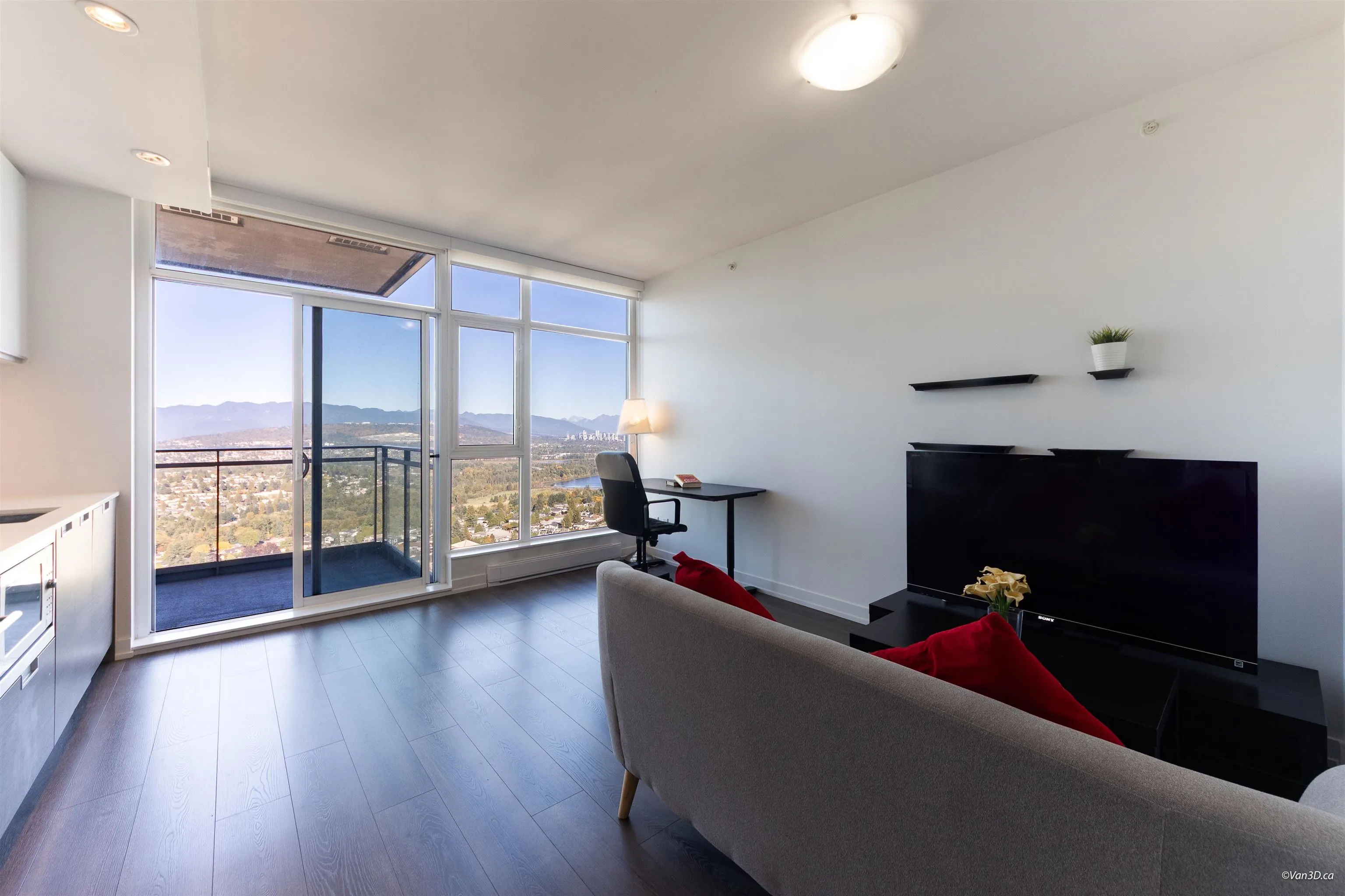 4688 Kingsway #3606