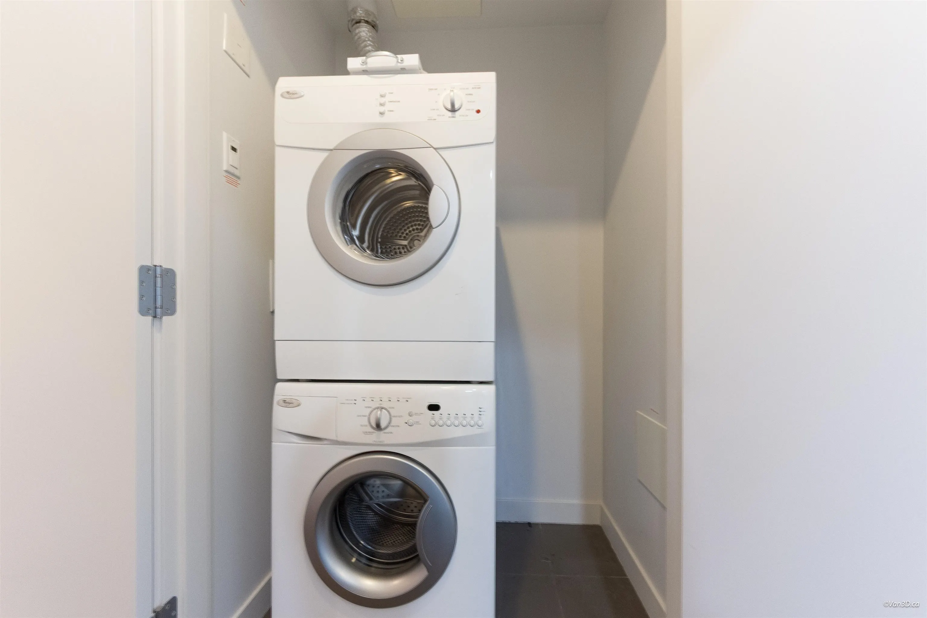 4688 Kingsway #3606