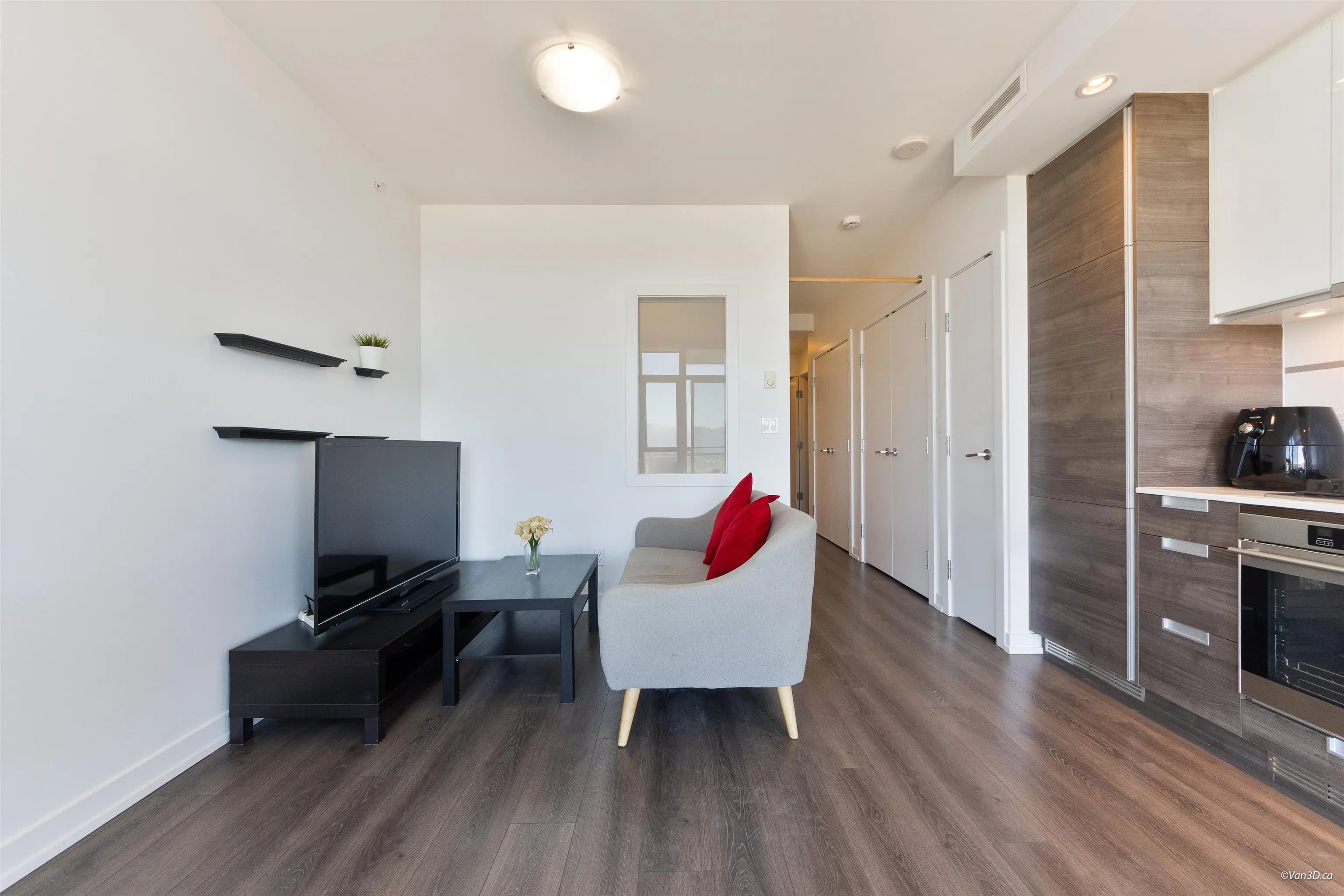4688 Kingsway #3606
