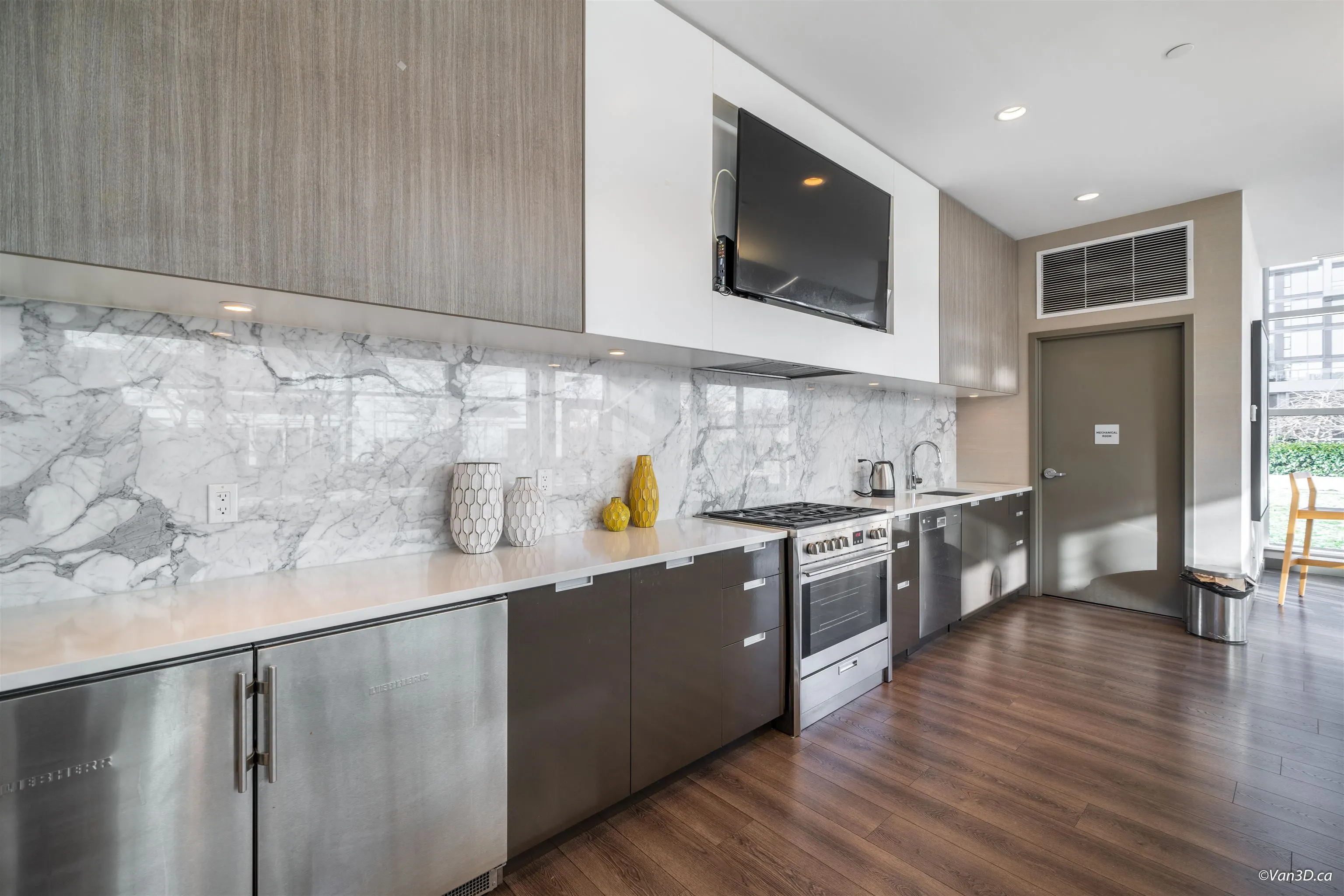 4688 Kingsway #3606