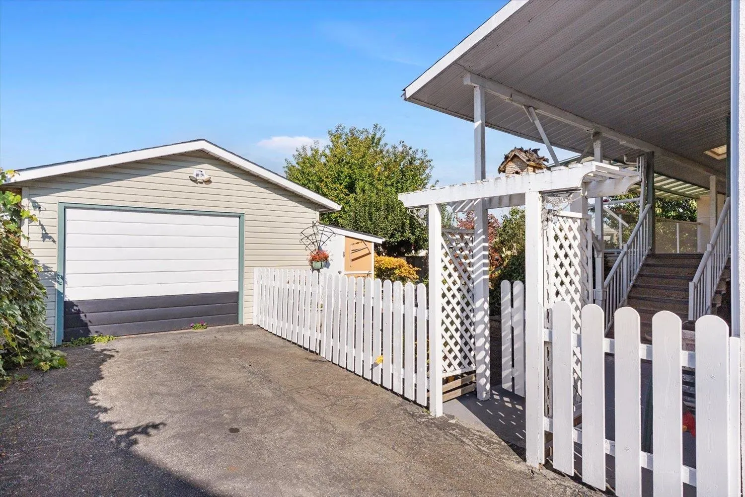 46705 Emerald Drive