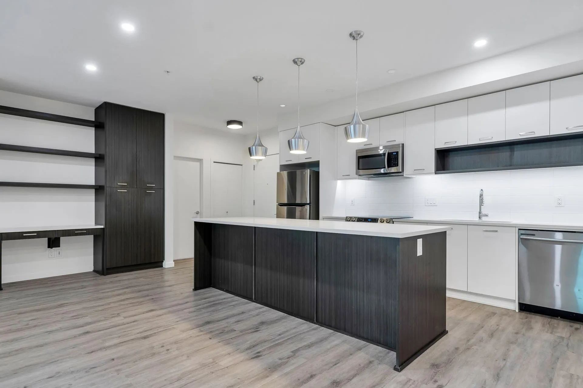 20087 68 Avenue #B005