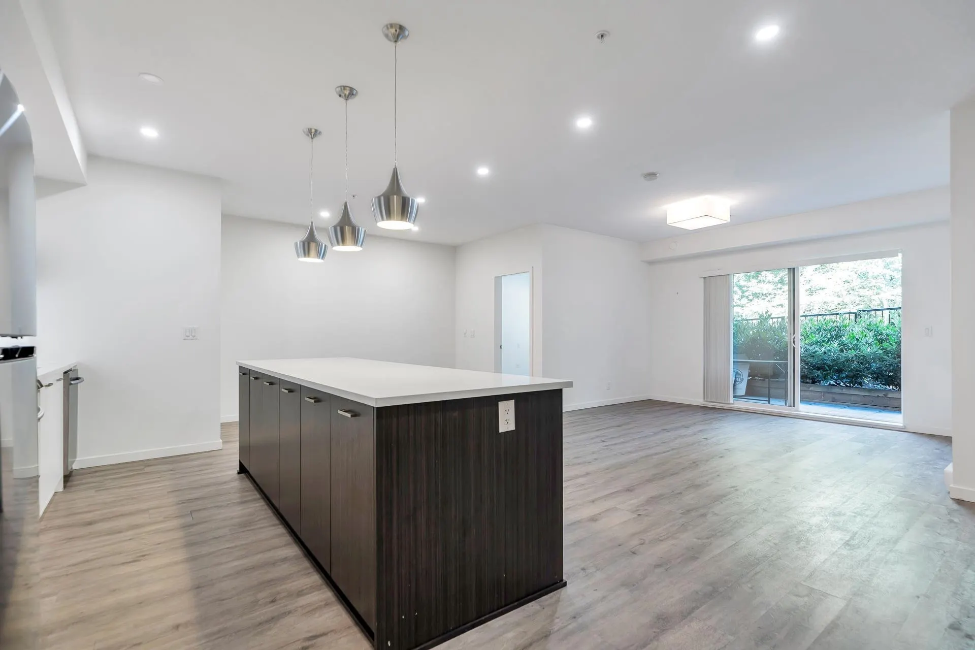 20087 68 Avenue #B005