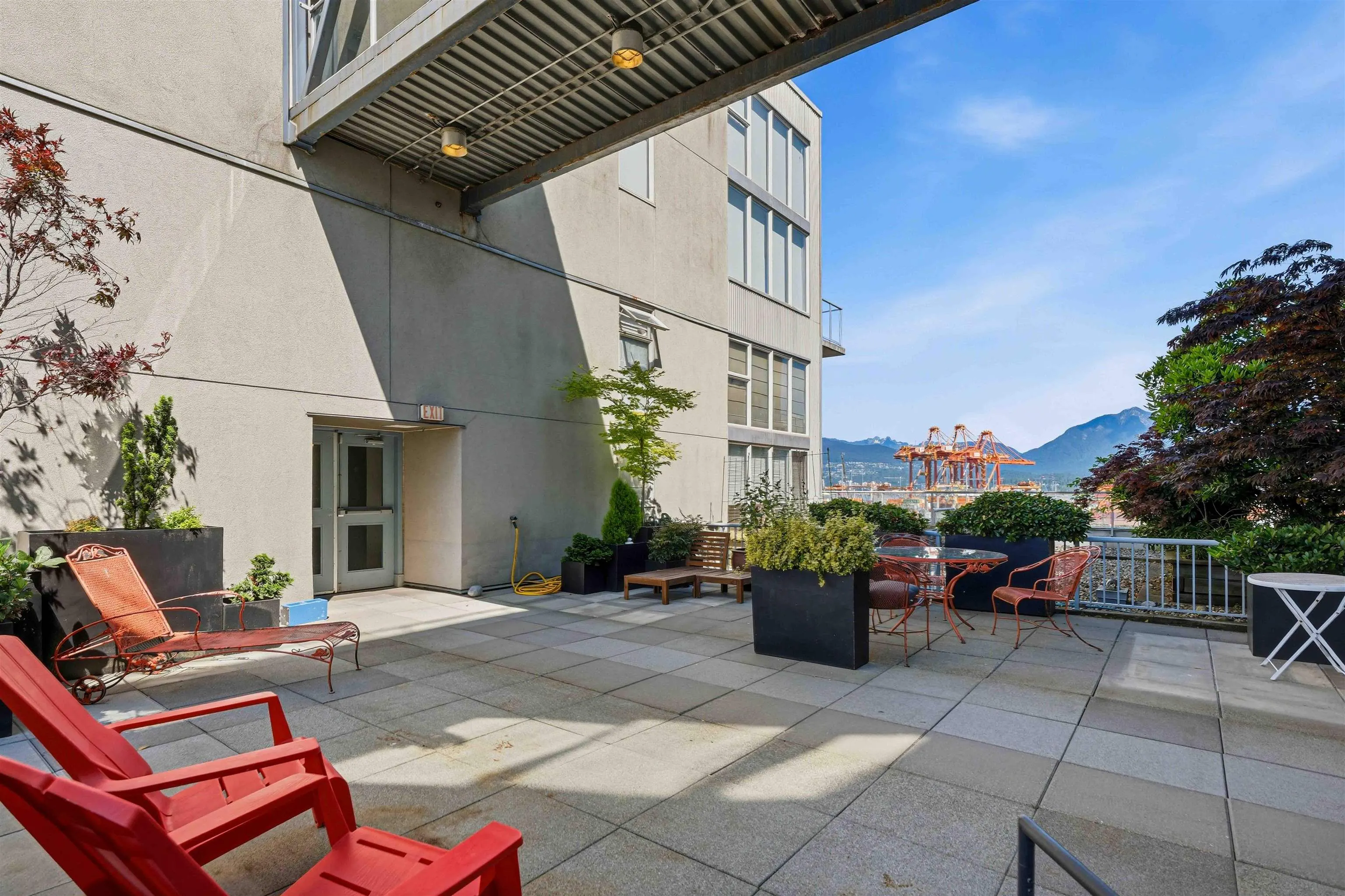 289 Alexander Street #407