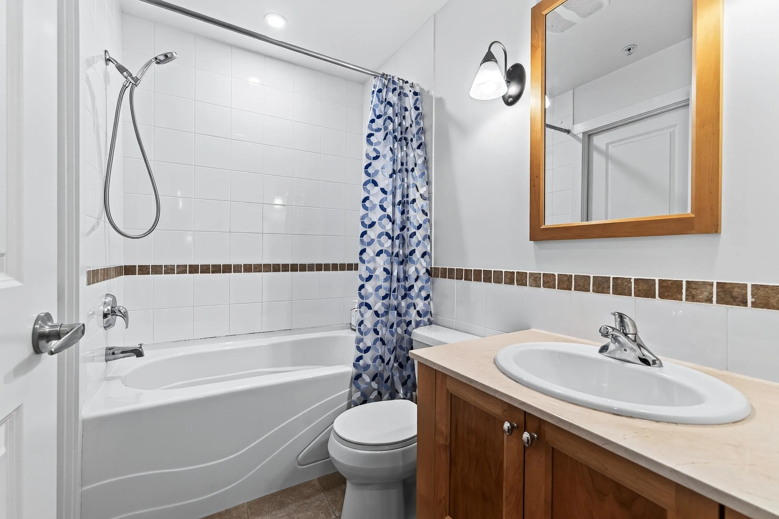 15392 16a Avenue #215