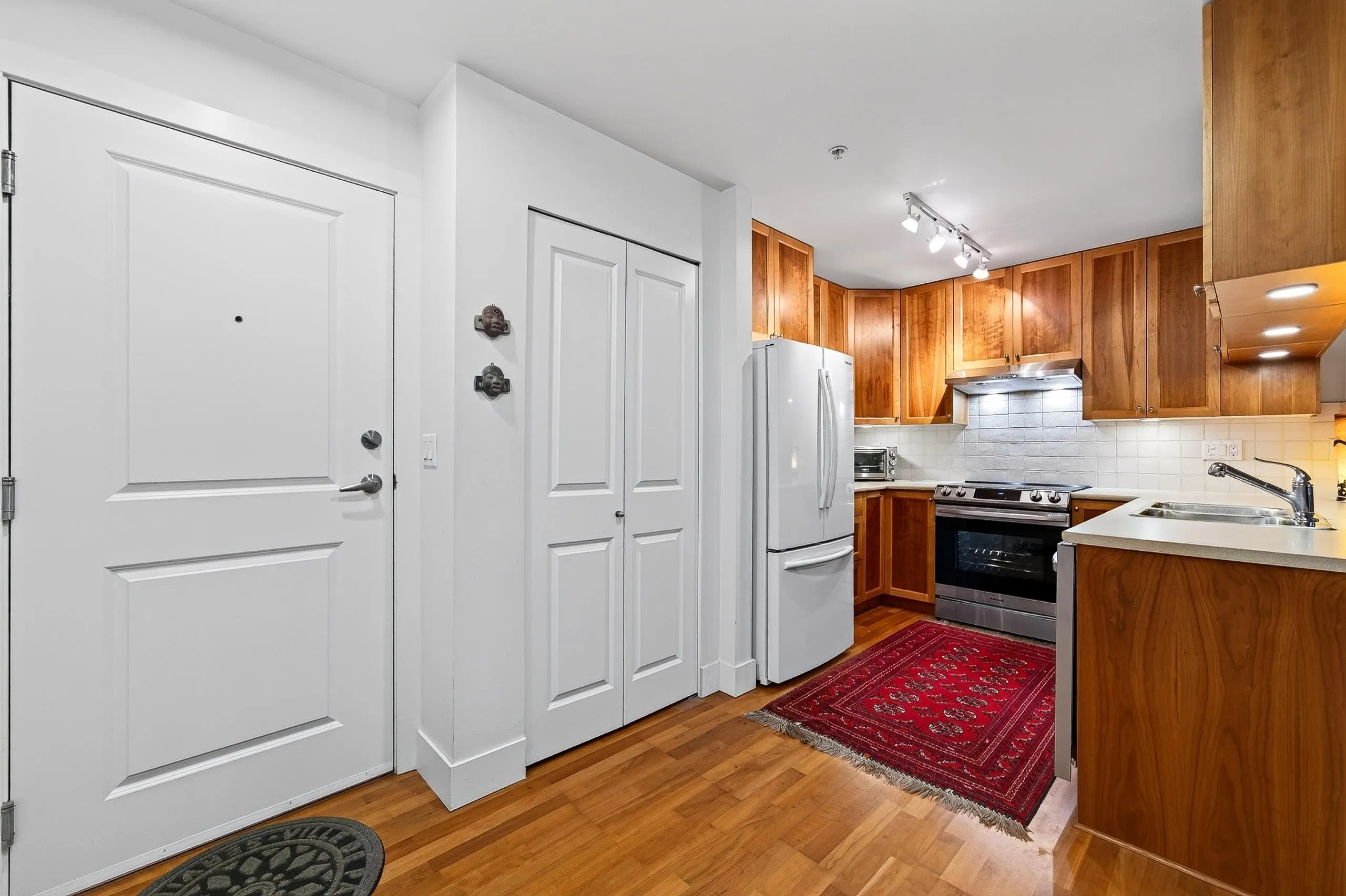 15392 16a Avenue #215