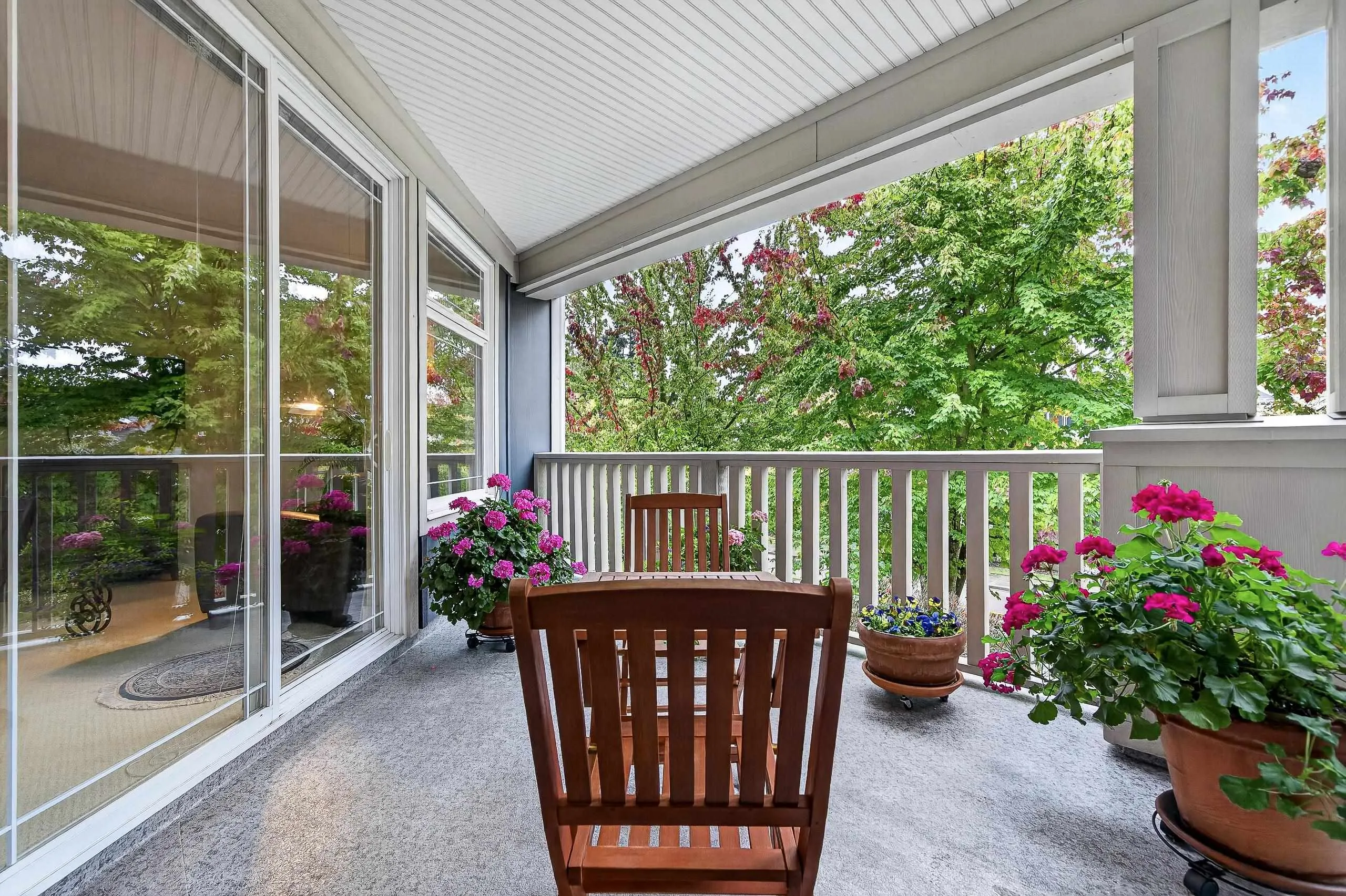 15392 16a Avenue #215