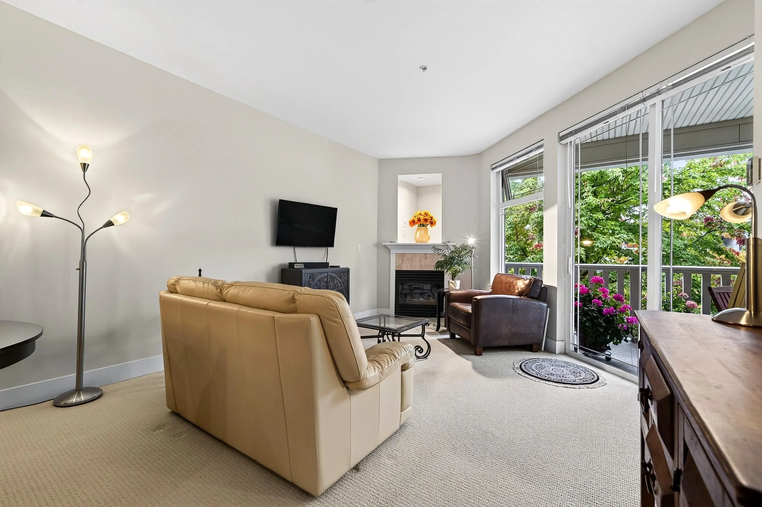 15392 16a Avenue #215