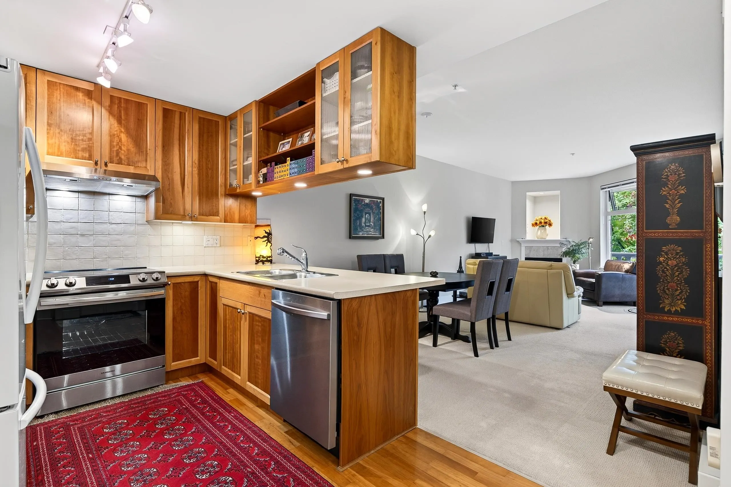 15392 16a Avenue #215