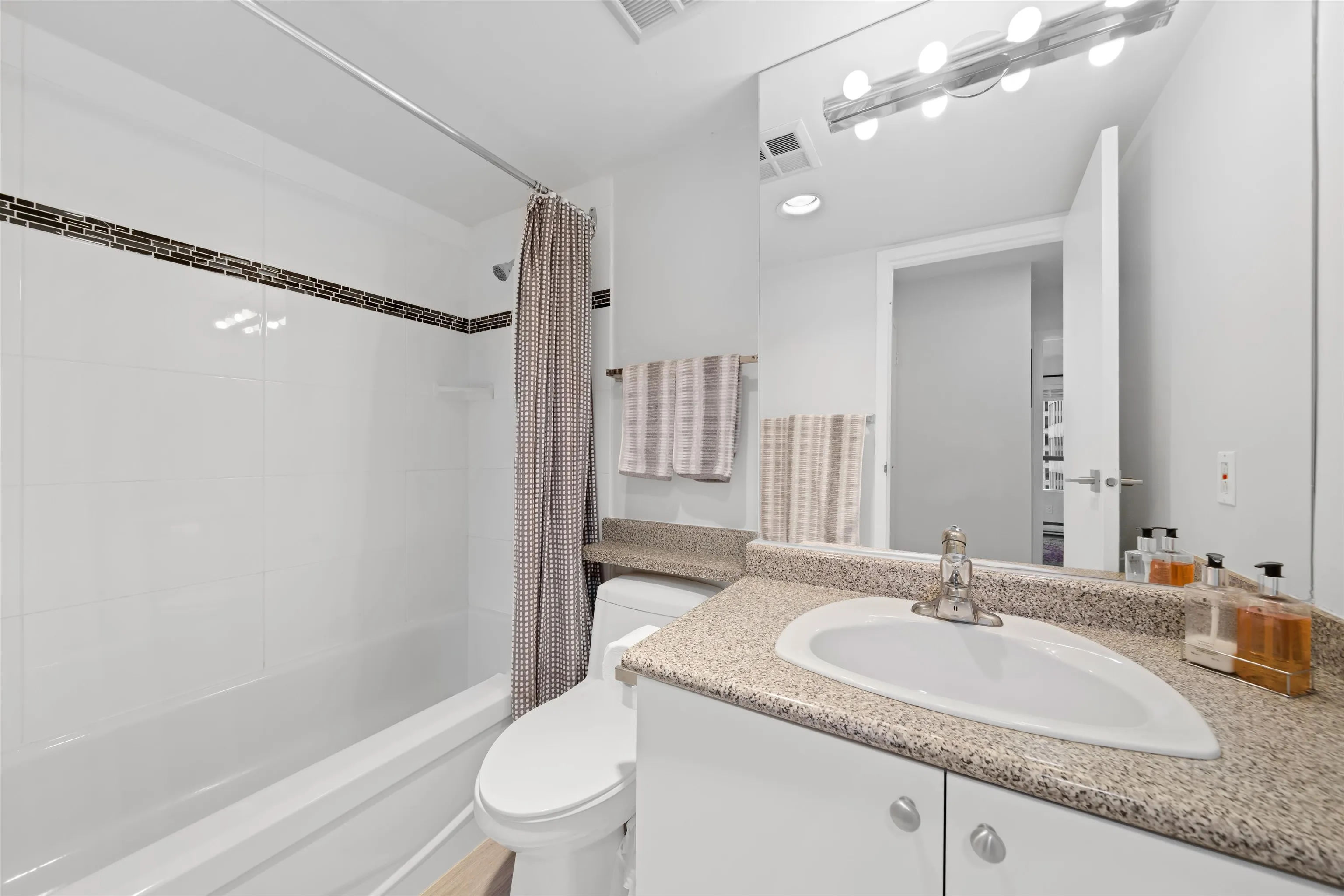 1060 Alberni Street #1403