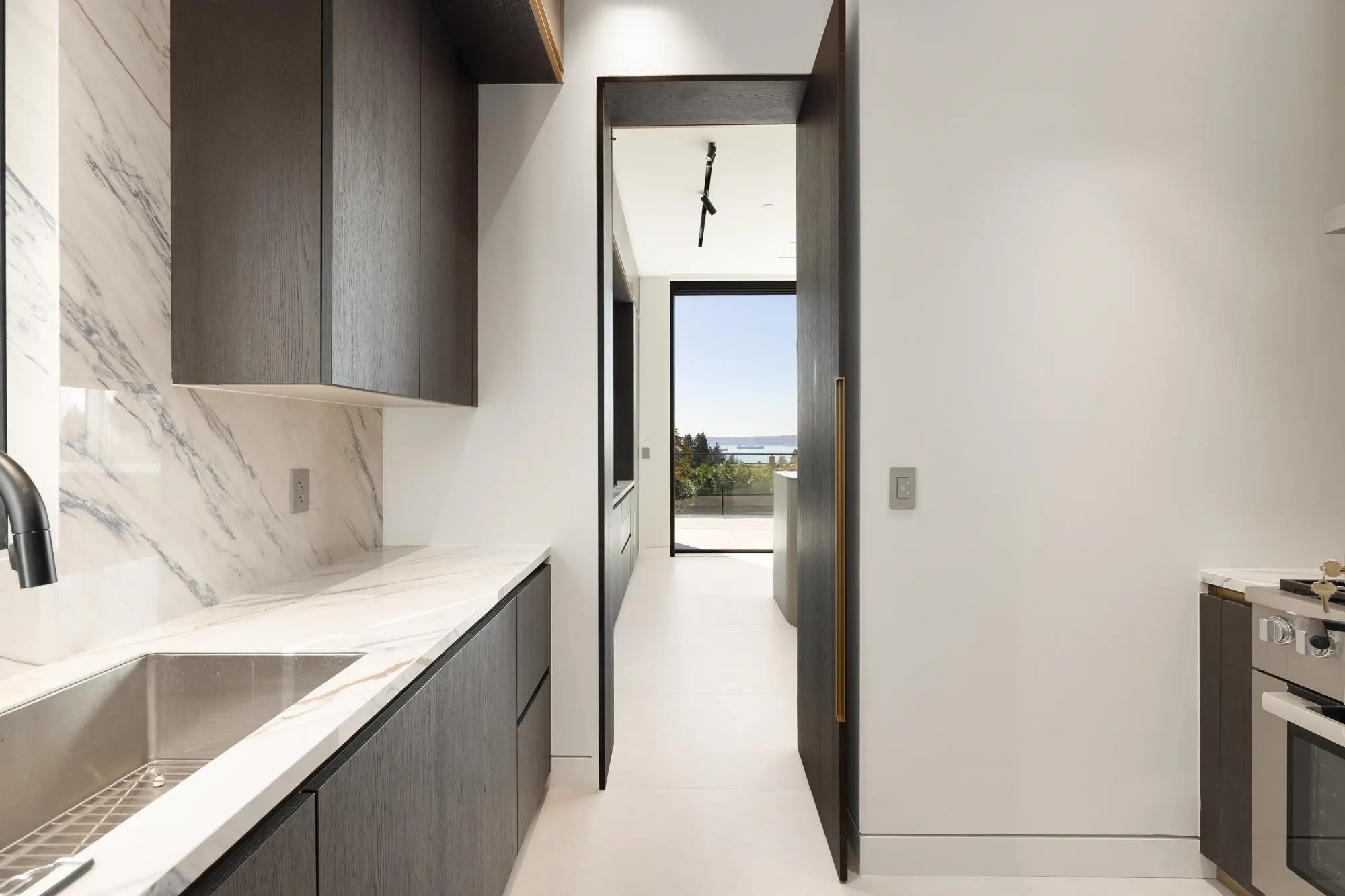 2484 Ottawa Avenue