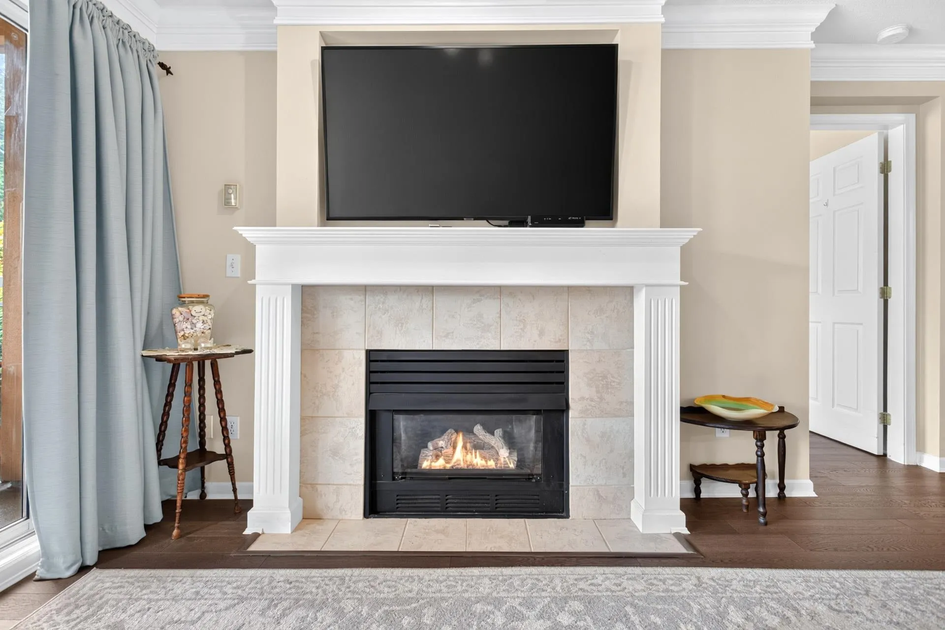 15155 22 Avenue #208