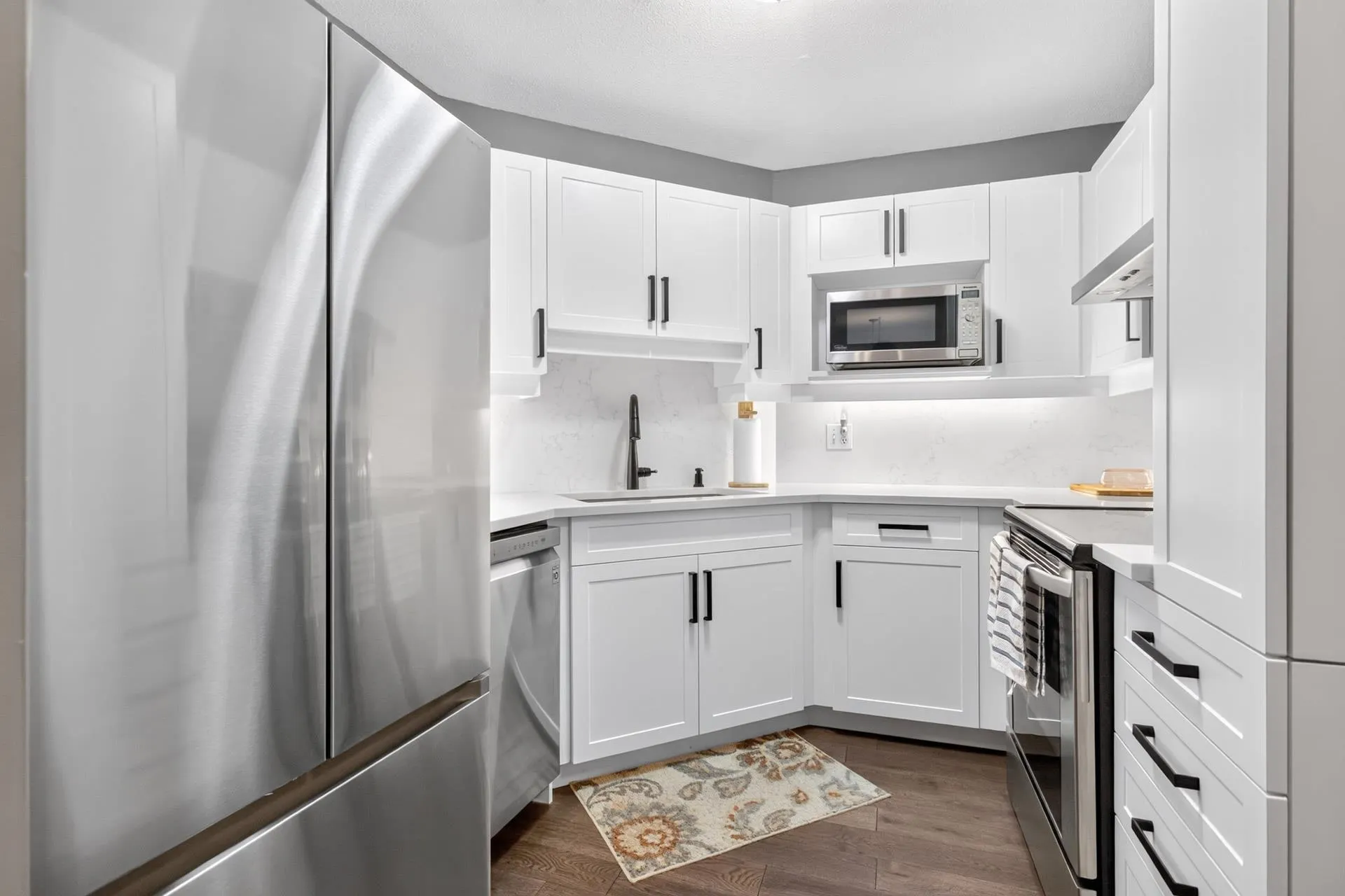15155 22 Avenue #208