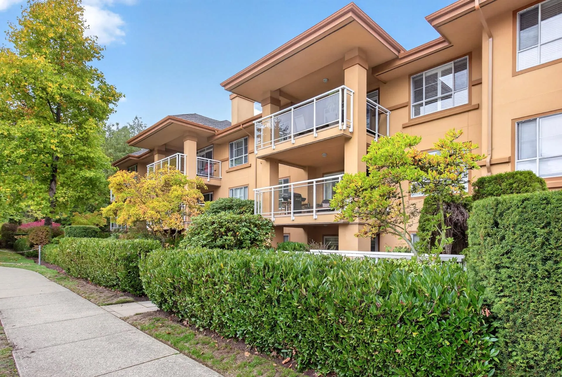 15155 22 Avenue #208