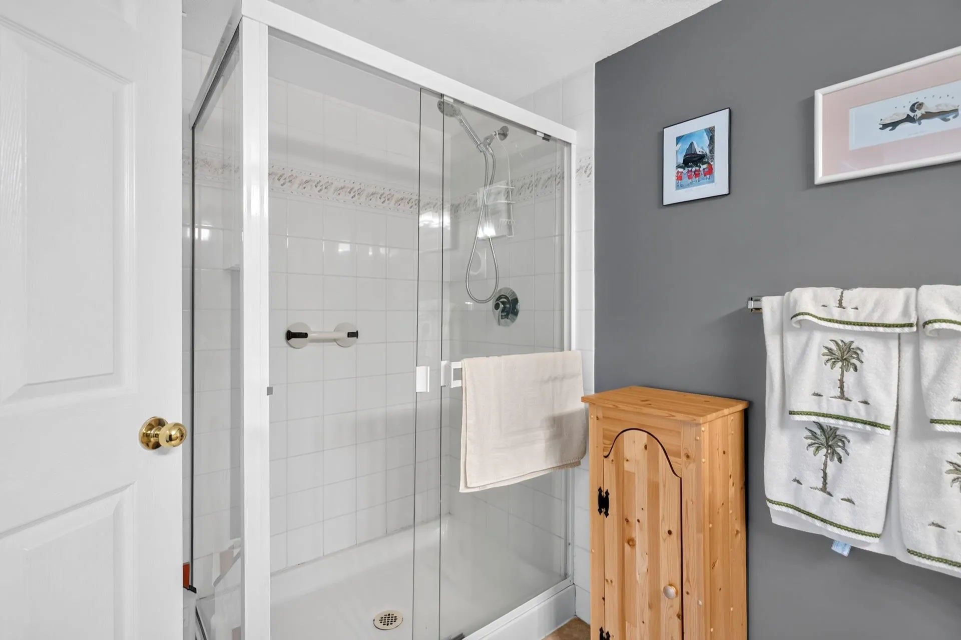 15155 22 Avenue #208
